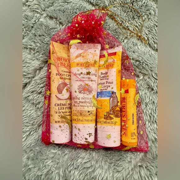 Burt's Bees Essential Everyday Beauty Spa Gift Set | 4 Pieces | Travel Size - Picture 5 of 5